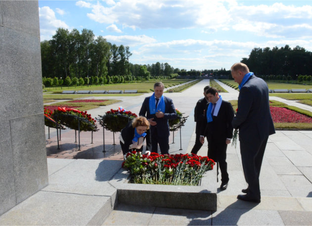 В День памяти и скорби представители Межпарламентской Ассамблеи СНГ возложили цветы к памятнику «Мать-Родина»