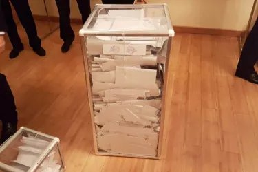 Процедура подсчета голосов на зарубежном избирательном участке в Бишкеке