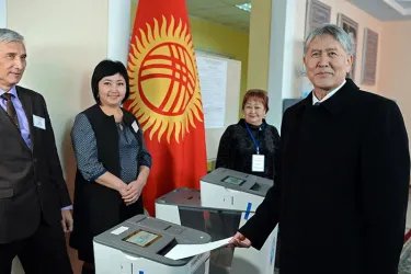 Голосование Президента Кыргызской Республики Алмазбека Атамбаева