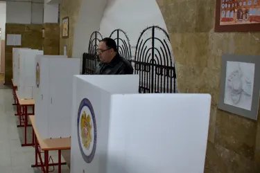 Наблюдатели от МПА СНГ на открытии избирательных участков