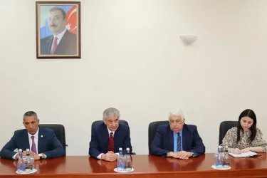 Встреча с представителями партии Ени Азербайджан