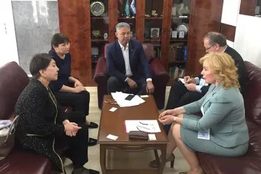 Наблюдатели от МПА СНГ посетили штаб кандидата от Демократической партии Казахстана «Акжол» Дании Еспаевой