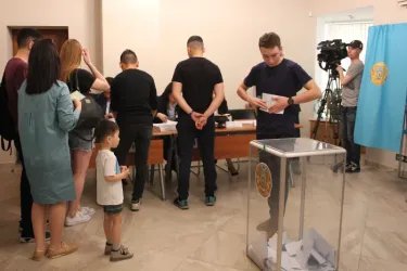 Наблюдатели от МПА СНГ на зарубежном избирательном участке в Санкт-Петербурге