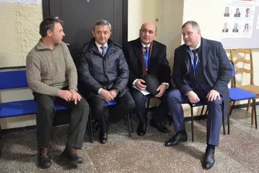 Абдуджаббор Азизи, Хисрав Абдуназар, Дмитрий Кобицкий и Виктор Когут  на избирательном участке
