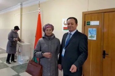 Шухрат Чуллиев и Уткир Турсунов на избирательном участке