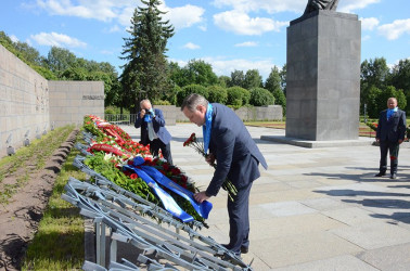 Представители Межпарламентской Ассамблеи СНГ возложили цветы на Пискаревском мемориале, 22.06.2020