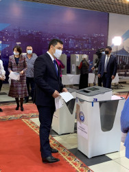 Президент Жапаров проголосовал на референдуме_11.04.2021