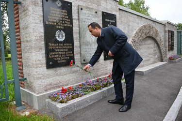 Возложение цветов на Пискаревском мемориале. 8 сентября 2021.