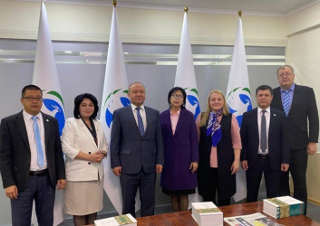 Встреча наблюдателей с представителями партий, выдвинувших кандидатов на выборах Президента Узбекистана