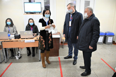 Наблюдатели на открытии участка в Бишкеке № 1213. 28 ноября 2021