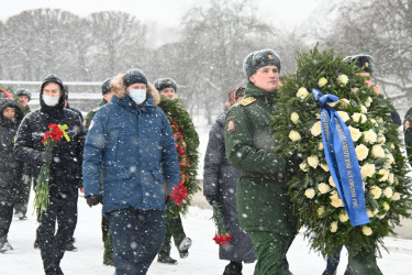 Секретариат Совета МПА СНГ принял участие в торжественно-траурной церемонии на Пискаревском мемориальном кладбище
