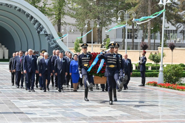 Торжественная церемония на мемориальном комплексе «Ода стойкости». Ташкент, 9 мая 2022