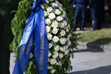 На Пискаревском мемориальном кладбище почтили память павших в Великой Отечественной войне