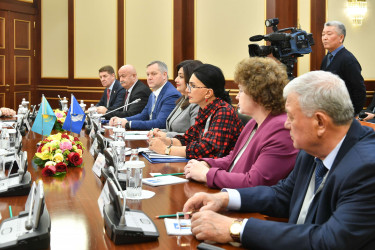 Наблюдатели от МПА СНГ встретились с главой Мажилиса Казахстана Ерланом Кошановым