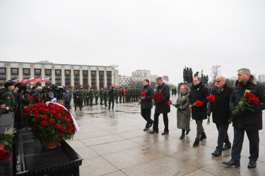 Валентина Матвиенко возложила цветы к Монументу героическим защитникам Ленинграда. 18 января 2023