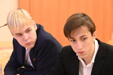 Таврический дворец: школьники примерили на себя роль парламентариев в деловой игре 