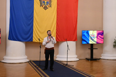 Выставка национальной молдавской рубашки, внесенной в список нематериального культурного наследия ЮНЕСКО