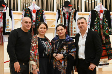 Выставка национальной молдавской рубашки, внесенной в список нематериального культурного наследия ЮНЕСКО