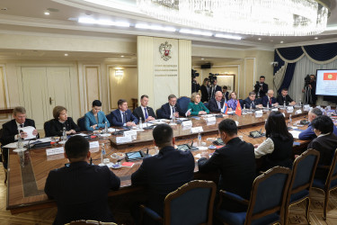 Глава Жогорку Кенеша Кыргызстана встретился с руководством российского парламента . 25 апреля 2023 