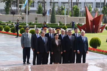 Председатель Сената Олий Мажлиса Узбекистана Танзила Нарбаева и Председатель Законодательной палаты Олий Мажлиса Нуриддин Исмоилов. 9 мая 2023 года
