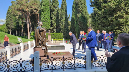 Участники конференции, посвященной Гейдару Алиеву, почтили память общенационального лидера