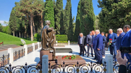 Участники конференции, посвященной Гейдару Алиеву, почтили память общенационального лидера