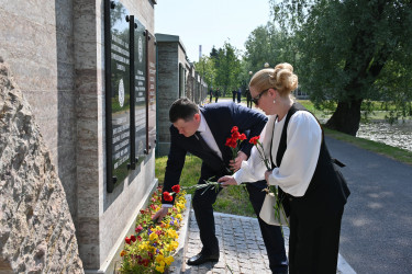 На Пискаревском мемориальном кладбище почтили память павших в Великой Отечественной войне 