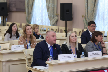 Обучение русскому языку, работу переводчиков и юридическую лингвистку в СНГ обсудили на круглых столах в Таврическом дворце