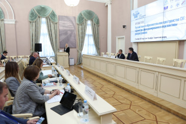 Обучение русскому языку, работу переводчиков и юридическую лингвистку в СНГ обсудили на круглых столах в Таврическом дворце