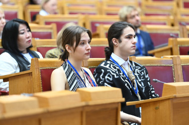 В Таврическом дворце состоялось пленарное заседание международный форума «Содружество моды»