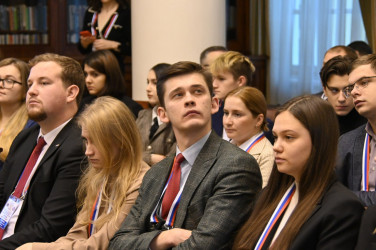 На заседании международного молодежного дискуссионного клуба «Таврический» обсудили дистанционное голосование