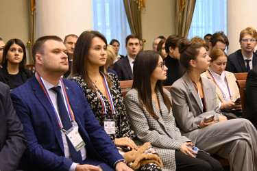 На заседании международного молодежного дискуссионного клуба «Таврический» обсудили дистанционное голосование