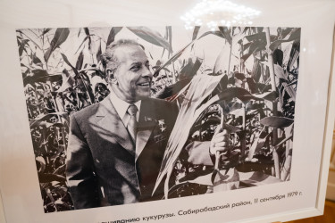 Фотовыставка «В России часть моей души», посвящённая 100-летию общенационального лидера Азербайджана Гейдара Алиева