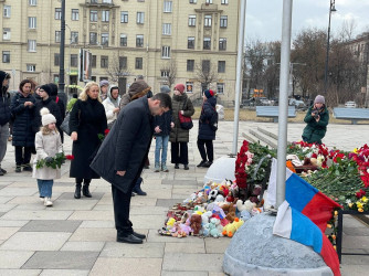 Возложение цветов в память о жертвах теракта. Петербург. 24 марта 2024