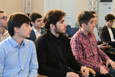 Абдухалил Гафурзода встретился со студентами в Таврическом дворце