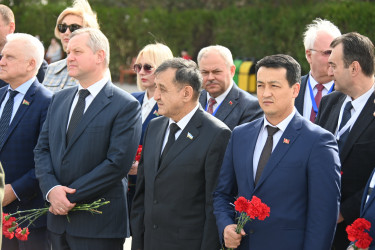 Парламентарии стран СНГ почтили память таджикистанцев, погибших в годы Великой Отечественной войны