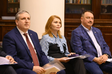 В клубе «Таврический» обсудили, как географические карты помогают понять выборы
