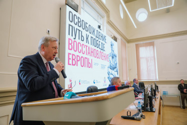 Дмитрий Кобицкий принял участие в открытии выставки, посвященной освобождению Европы