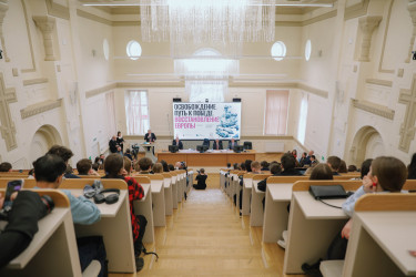 Дмитрий Кобицкий принял участие в открытии выставки, посвященной освобождению Европы