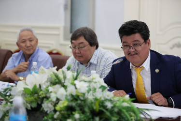 Как развивается парламентаризм: обсудили на круглом столе в Бишкеке