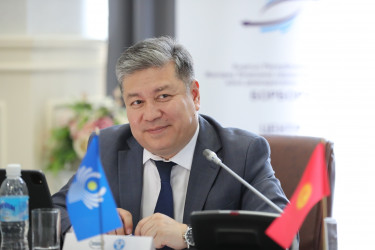 Как развивается парламентаризм: обсудили на круглом столе в Бишкеке