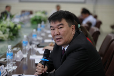 Как развивается парламентаризм: обсудили на круглом столе в Бишкеке