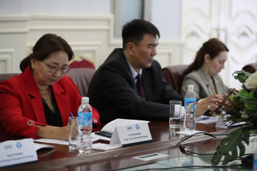 Как развивается парламентаризм: обсудили на круглом столе в Бишкеке