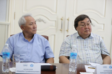 Как развивается парламентаризм: обсудили на круглом столе в Бишкеке