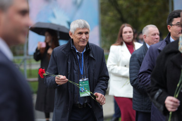 Традиция памяти: делегация МПА СНГ почтила героев войны в Дагестане