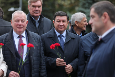 Традиция памяти: делегация МПА СНГ почтила героев войны в Дагестане