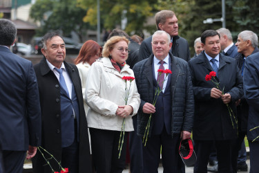 Традиция памяти: делегация МПА СНГ почтила героев войны в Дагестане
