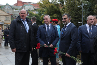 Традиция памяти: делегация МПА СНГ почтила героев войны в Дагестане