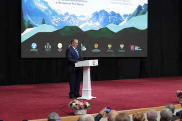 Около 1000 человек приняли участие в Горном форуме. 3 октября 2025