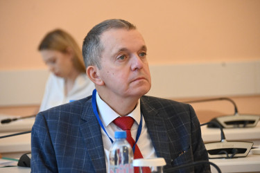 Выпускники российских вузов, редкая лексика, театры и кино: в Таврическом дворце проходит конференция по русскому языку